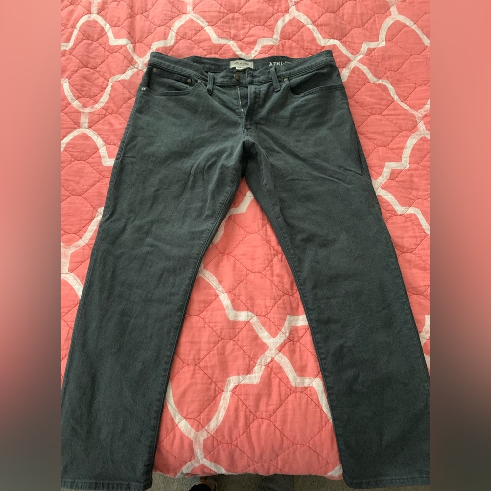 Selling a pair of men’s Madewell jeans. Worn once! Basically brand new! 38/30
